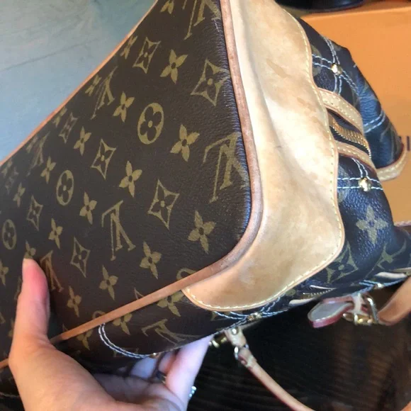 LV Limited Edition Riveting Monogram Bag - Picture 15 of 17